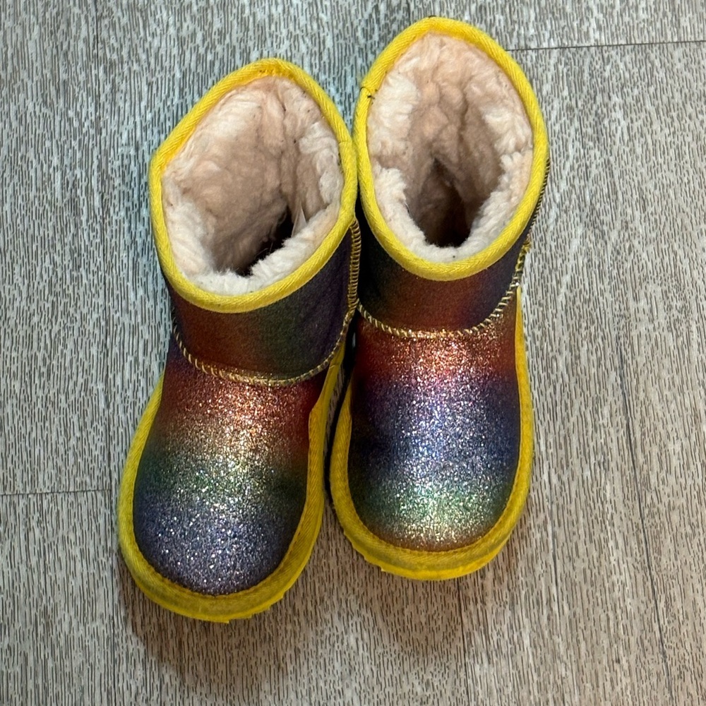 UGG KIDS CLASSIC II RAINBOW GLITTER BOOTS SIZE 10 - Picture 2 of 9